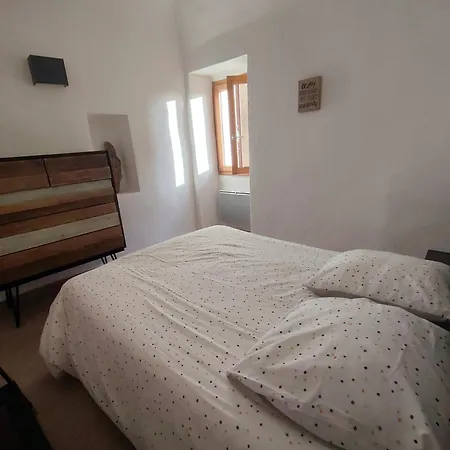 Les Voutes De Pascaline, Vue Et Montagne, Lama